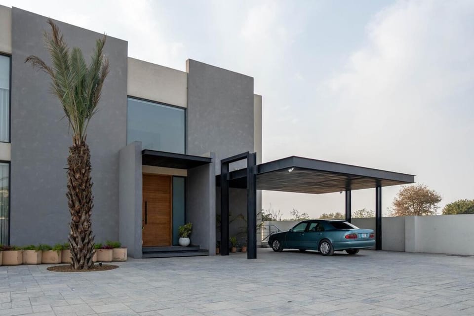 Secluded Luxury Farmhouse , Heated Pool & Garden Villa in Islamabad
