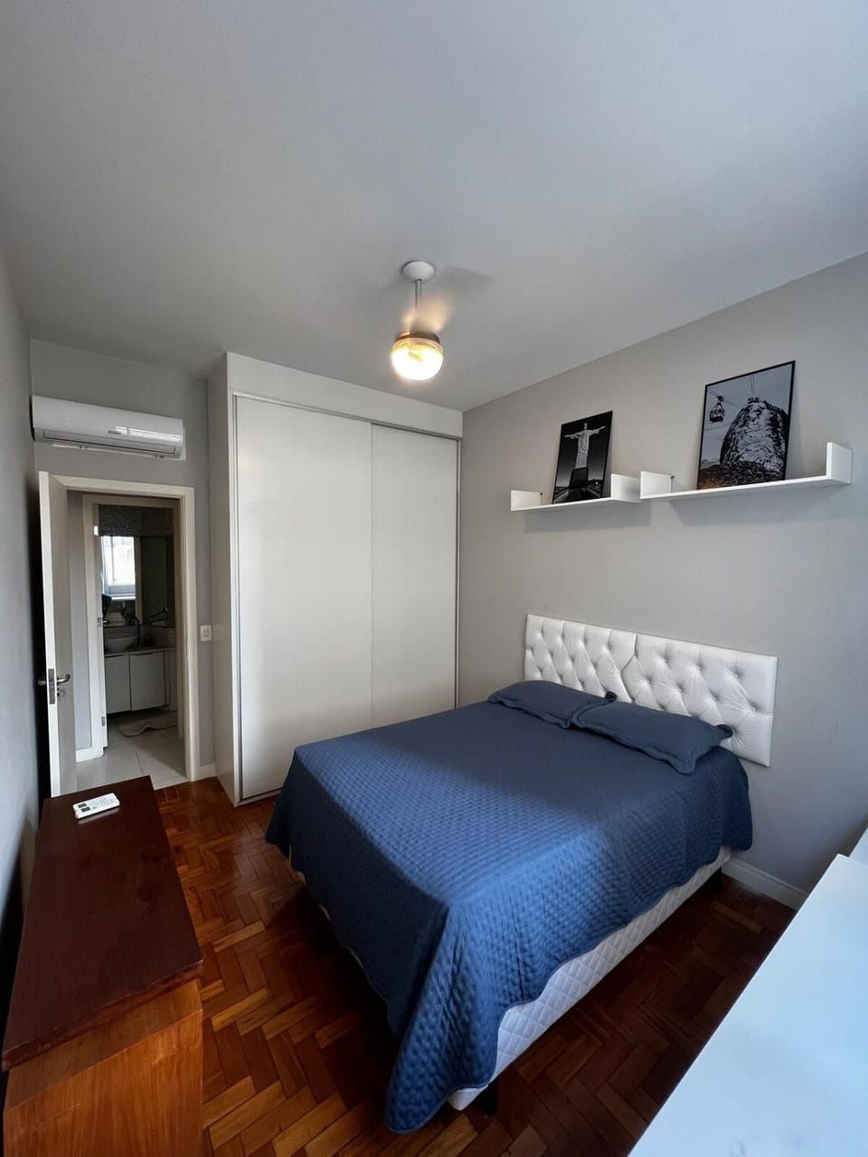 Photo of the whole room, Bedroom, wardrobe