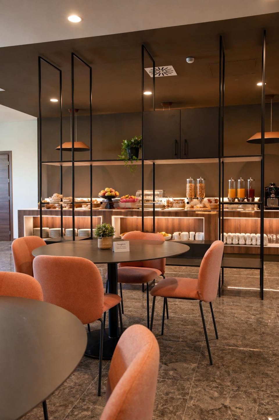 Restaurant/places to eat, Food and drinks, Food