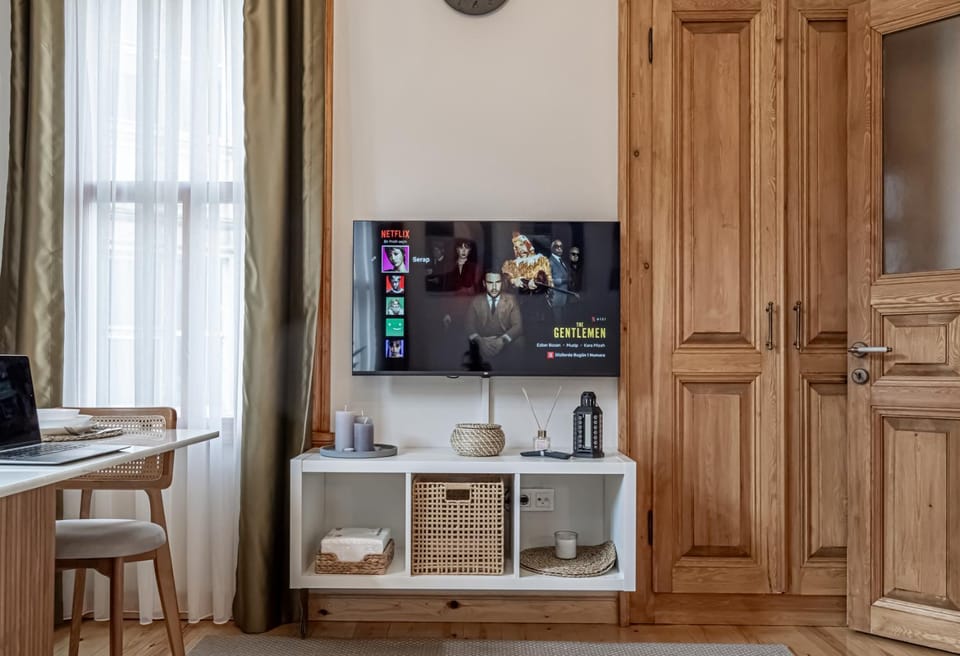 Communal lounge/ TV room, TV and multimedia