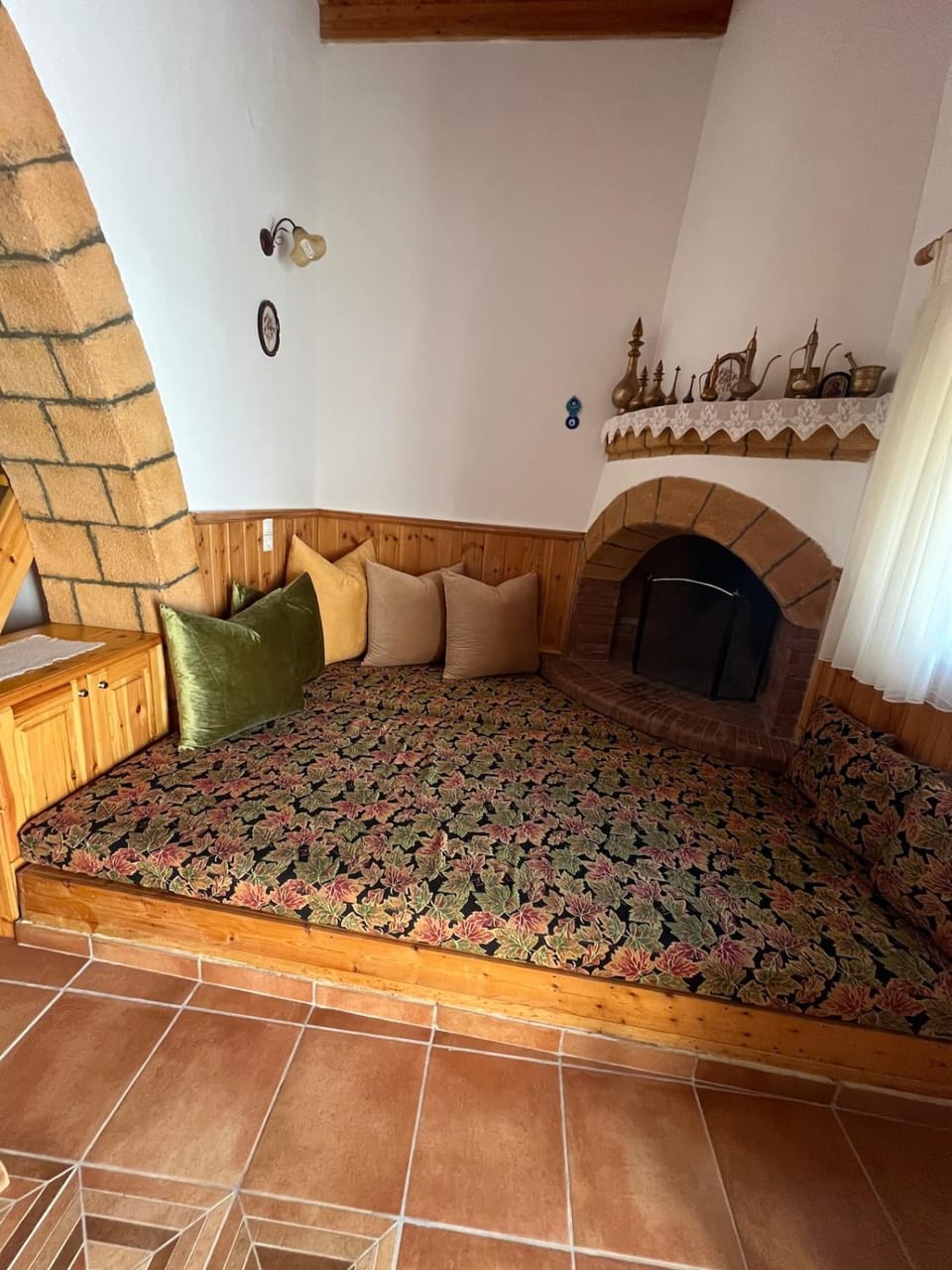 Bed, Living room, Seating area