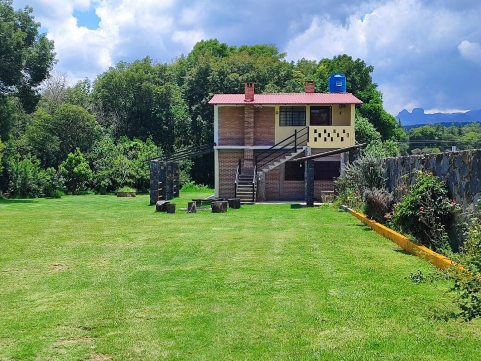 Casa de Campo y Cabañas Los Angeles Country House in Hidalgo, Mexico