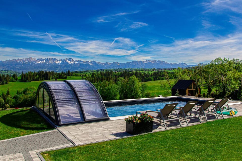 Pool view, Swimming pool, sunbed
