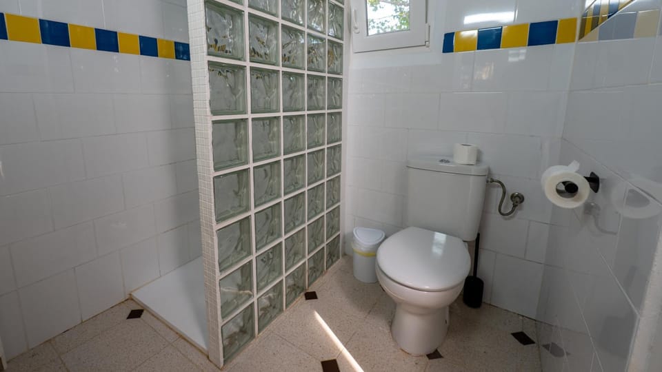 Shower, Toilet