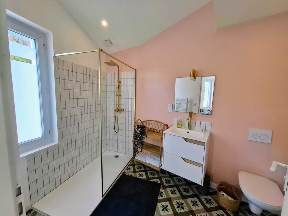Shower, Toilet, Bathroom, towels
