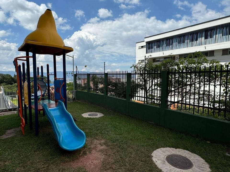 Apto Moderno y Amplio con Piscina con 3 habitaciones Apartment in Floridablanca