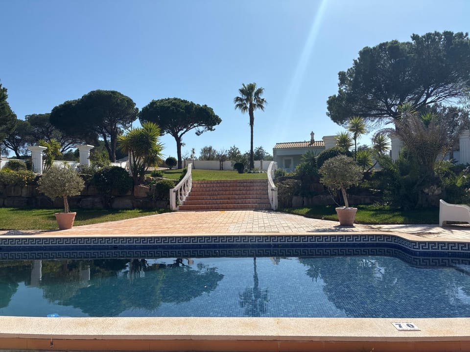 Luxury Villa-4xEnSuite-priv Pool-5 Min Beach-3500qm Garden-Unique Place-1Min Vila Sol Golf Villa in Quarteira