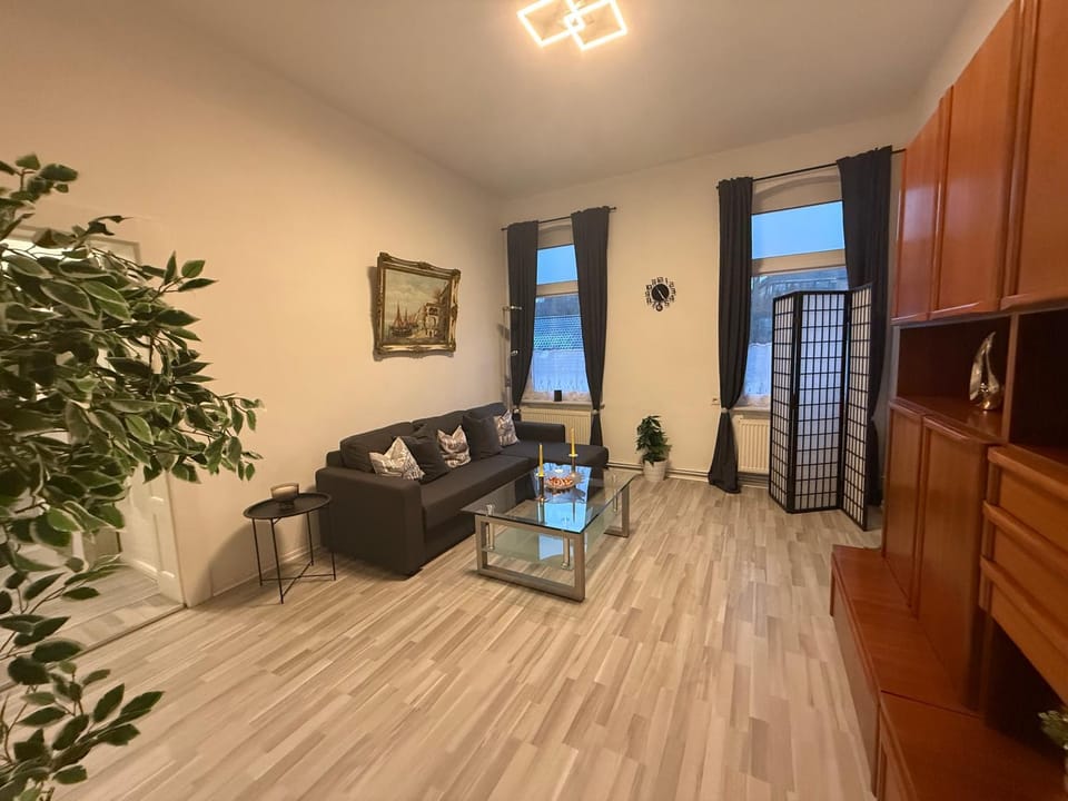 Communal lounge/ TV room, TV and multimedia, Living room, Seating area