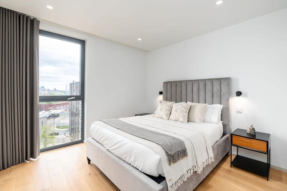 King's Cross Retreat With Terrace 2 Bed 2 Bath Coal Drops Yard 10 Mins Walk From St Pancras Station Apartment in London Borough of Islington