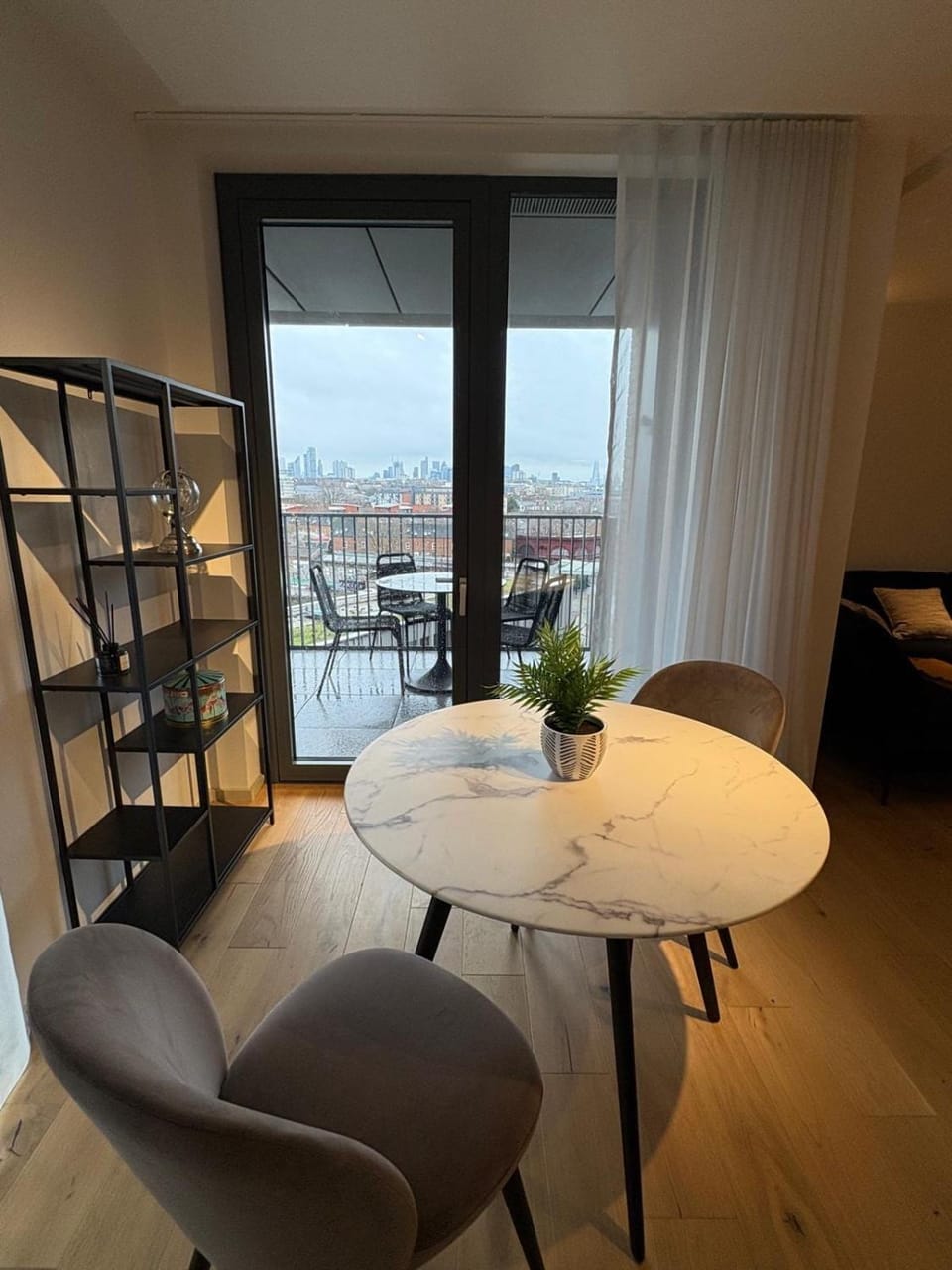 Luxury 2 Bed 2 Bath King Cross with Terrace Apartment in London Borough of Islington