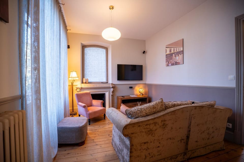 Communal lounge/ TV room, Living room