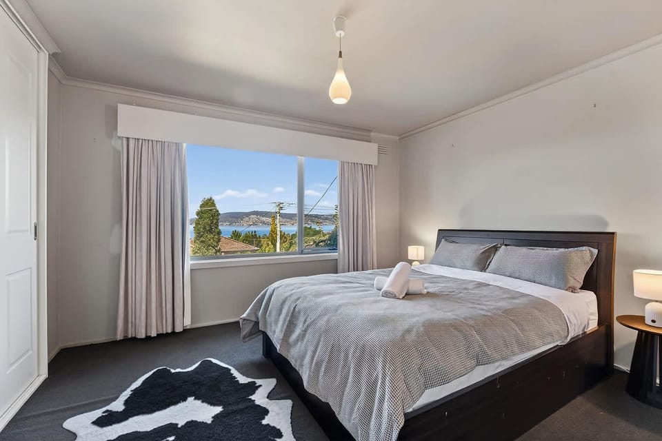 The Blue Window - 15 Mins to CBD&Airport House in Tasmania