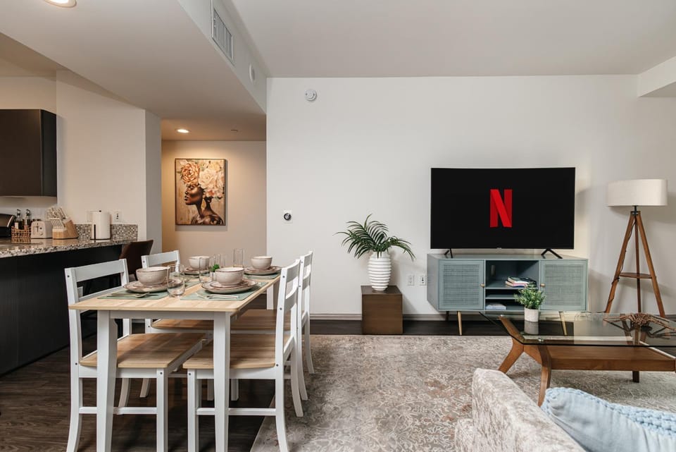 TV and multimedia, Living room, Seating area, Dining area, Evening entertainment