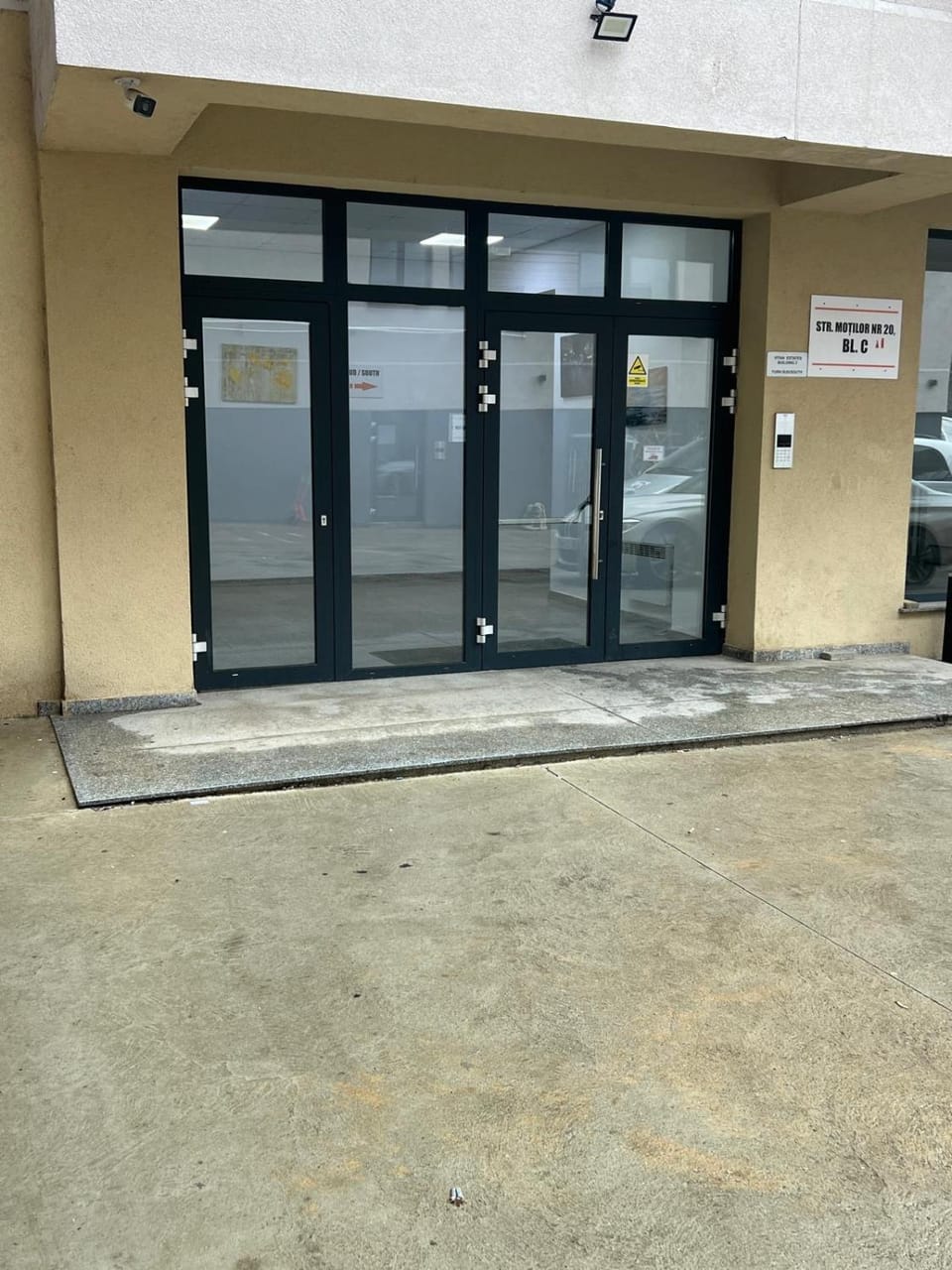 Facade/entrance