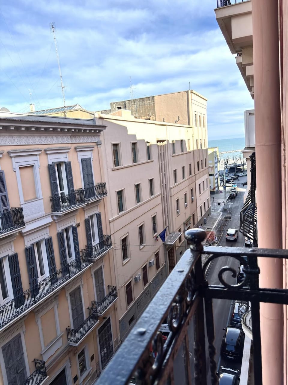 Day, Neighbourhood, City view, Street view