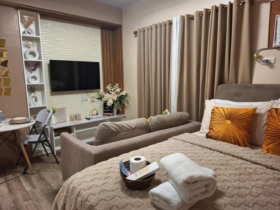 Living room, Bedroom, Family