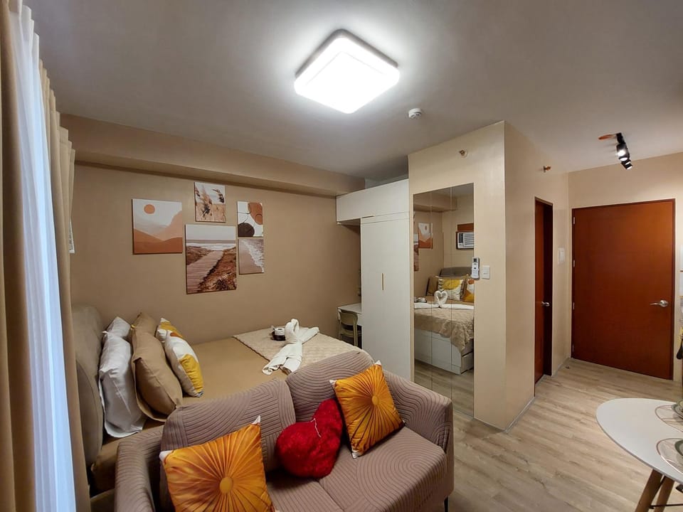 Photo of the whole room, Seating area, Bedroom