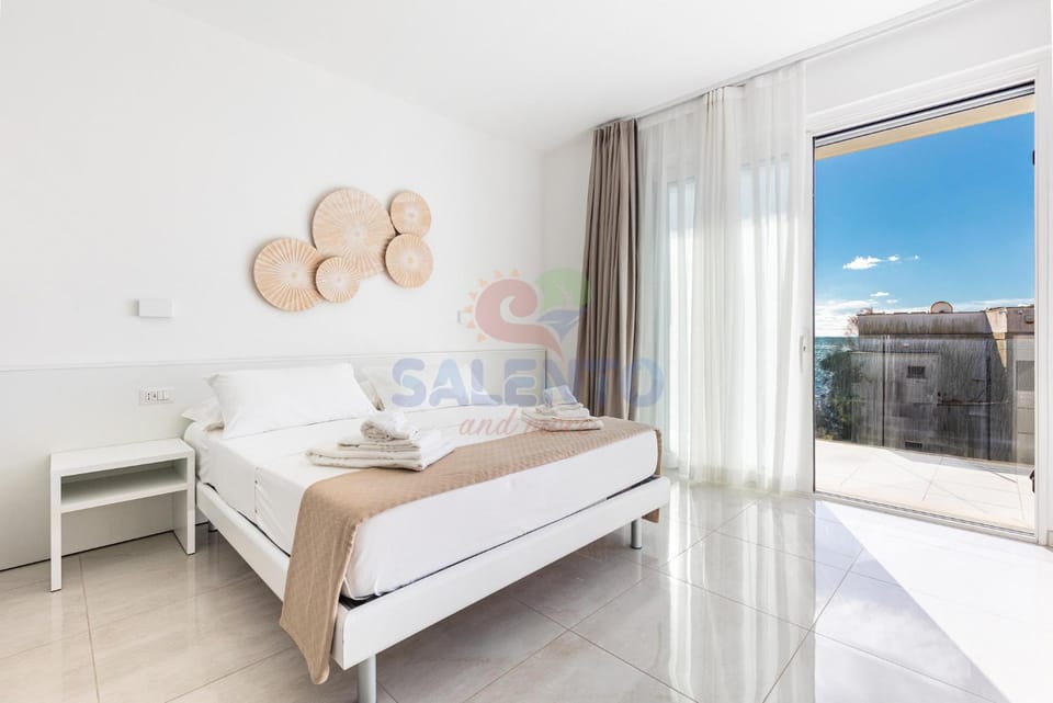 Bed, View (from property/room), Balcony/Terrace, Photo of the whole room, Bedroom, Sea view, towels
