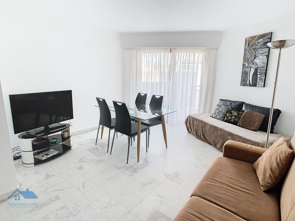 TV and multimedia, Seating area