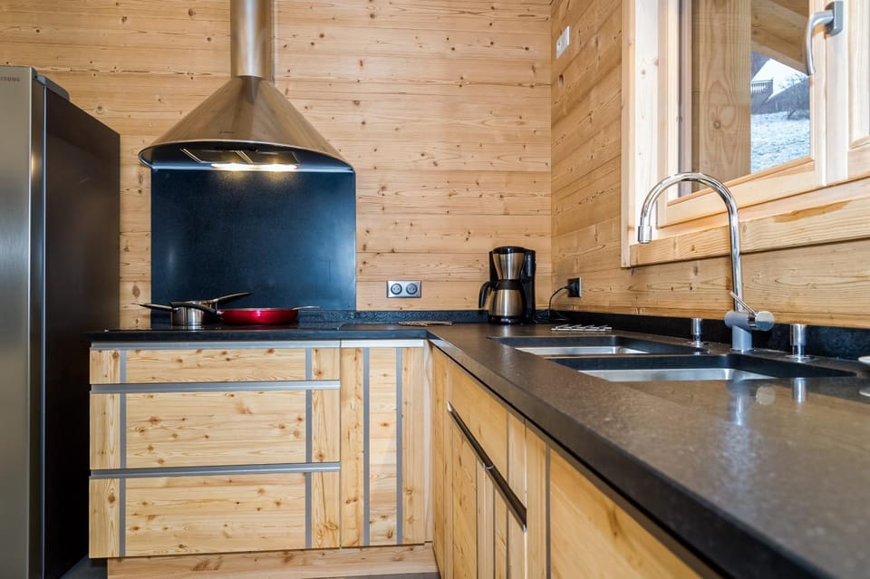 Kitchen or kitchenette, Living room
