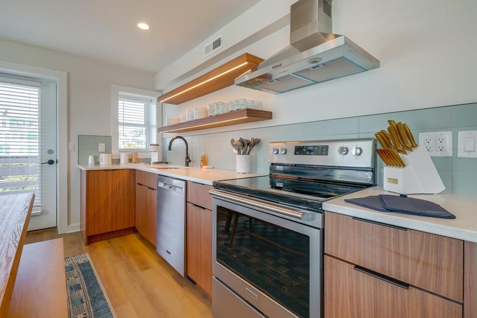Steps to Sand: Carolina Beach Condo w/ Pool Access House in Kure Beach