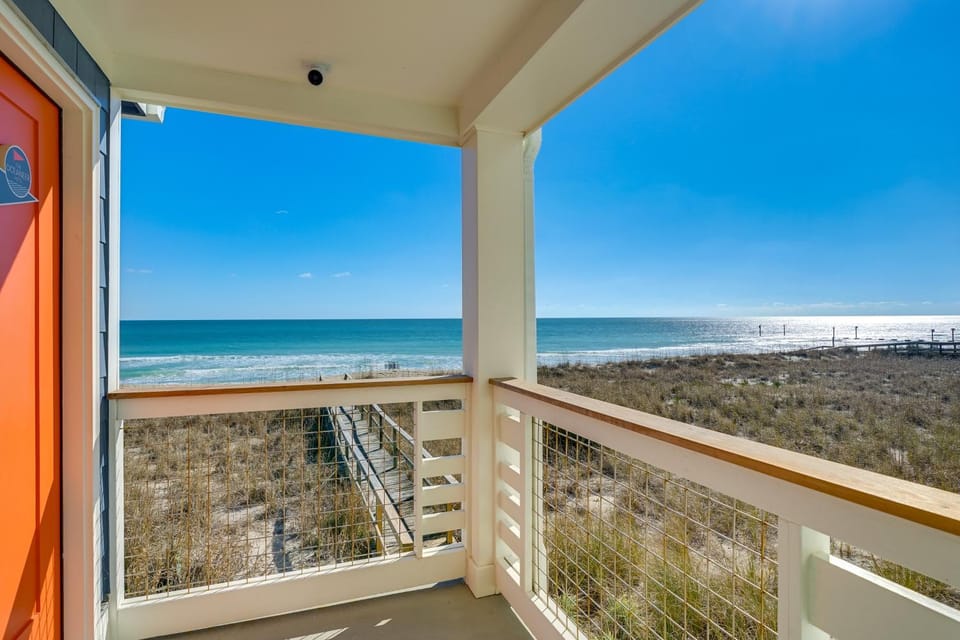 Steps to Sand: Carolina Beach Condo w/ Pool Access House in Kure Beach