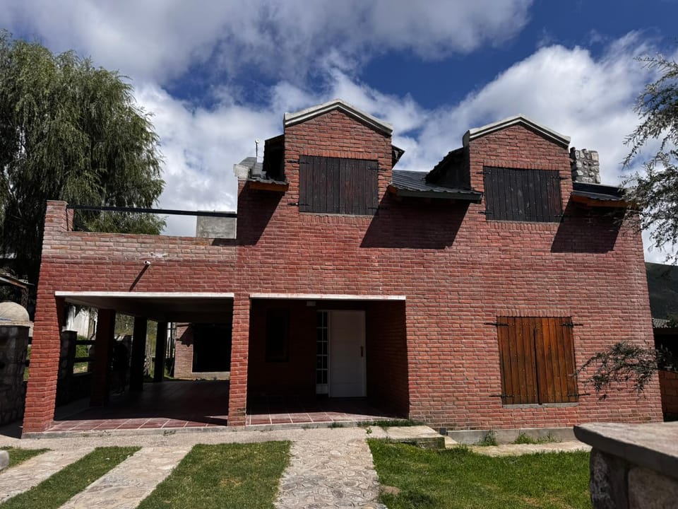 Property building, Facade/entrance, Day