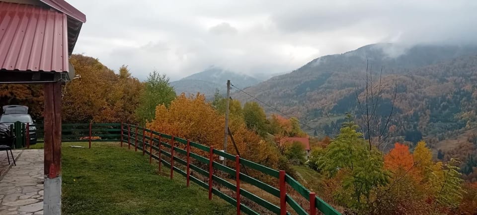 Vikendica strane House in Montenegro