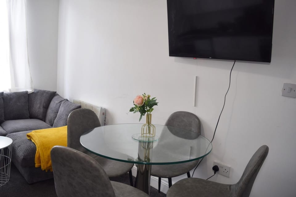 Ilkeston 2BR 3Bed Apartment w'Smart TV & WiFi Apartment in Amber Valley