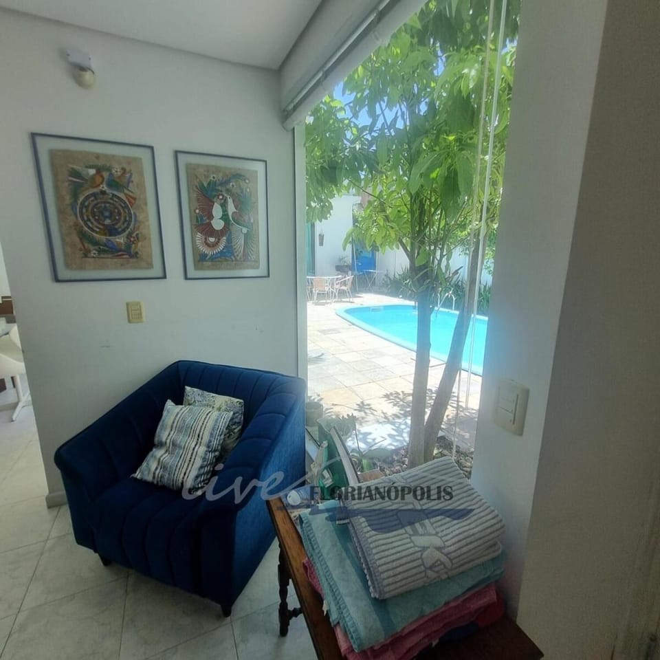 Casa com 3 suítes e piscina em Jurerê I LIVE1320-T House in Florianopolis