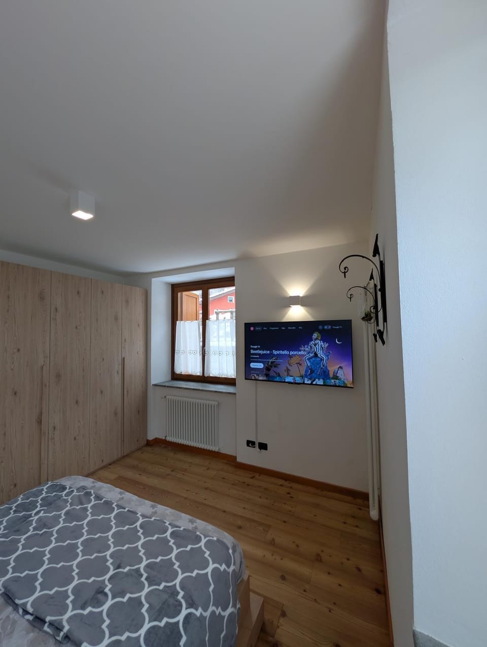 TV and multimedia, Photo of the whole room
