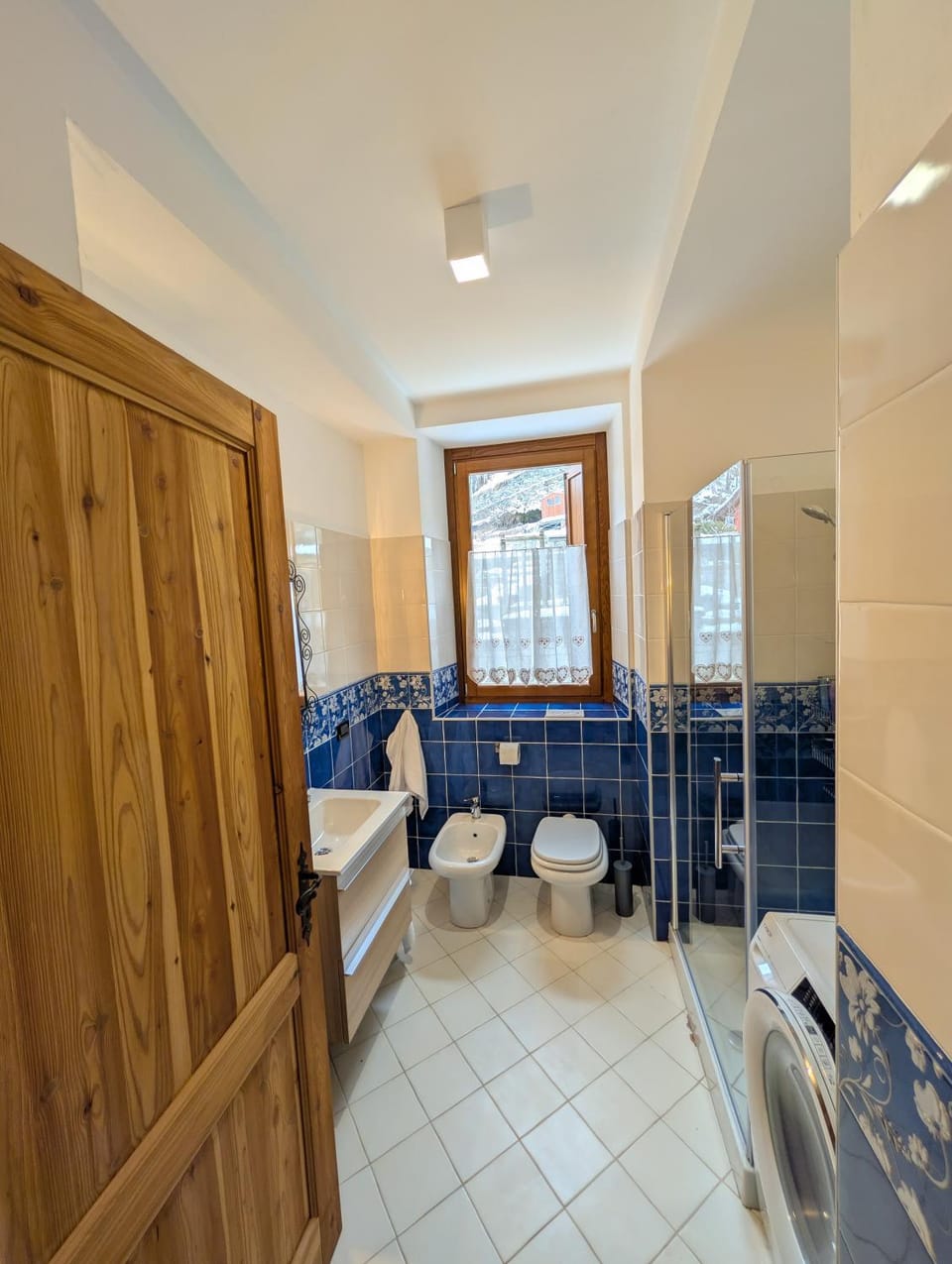 Toilet, Bathroom, bidet, towels