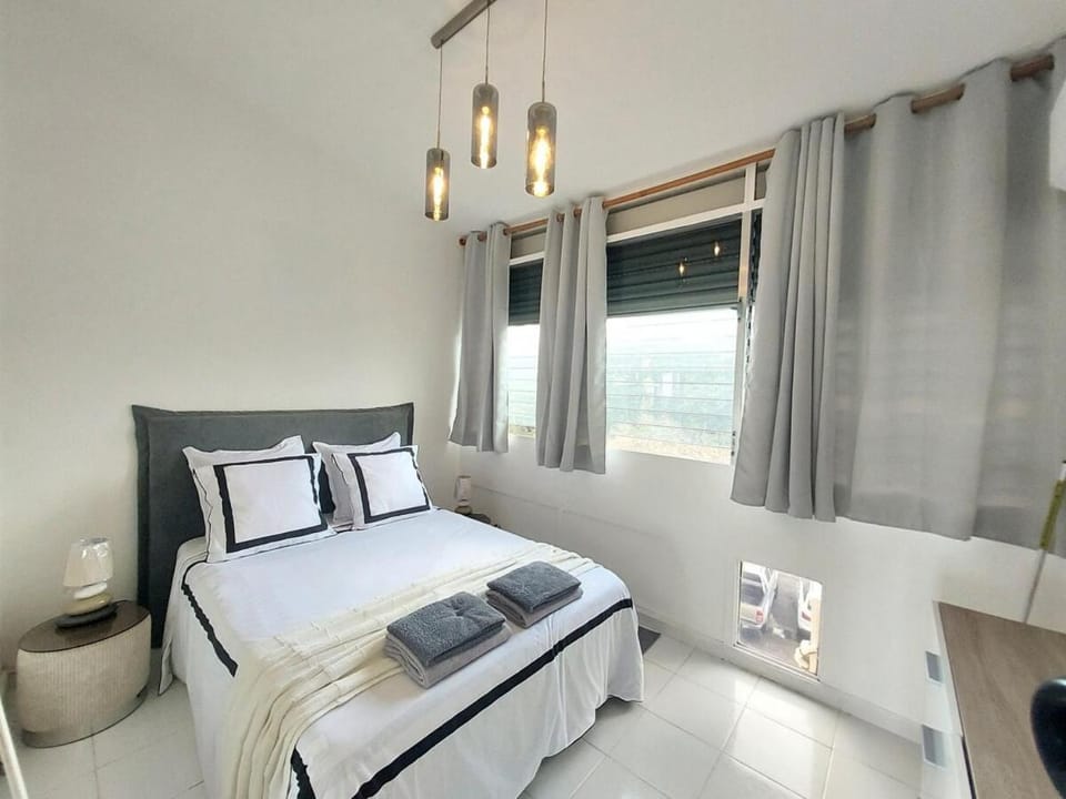 Bed, Bedroom, air conditioner