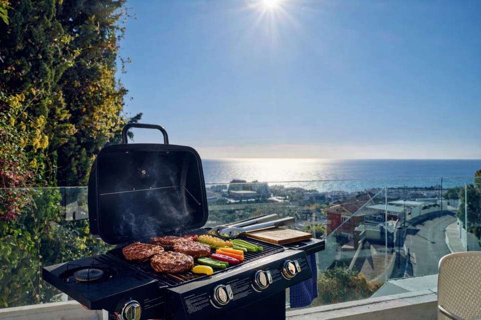 BBQ facilities, Food and drinks, Food