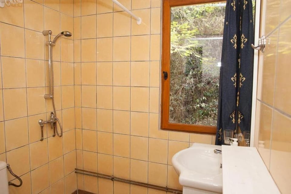 Gite in the Ardeche, Private, Peaceful near river House in Provence