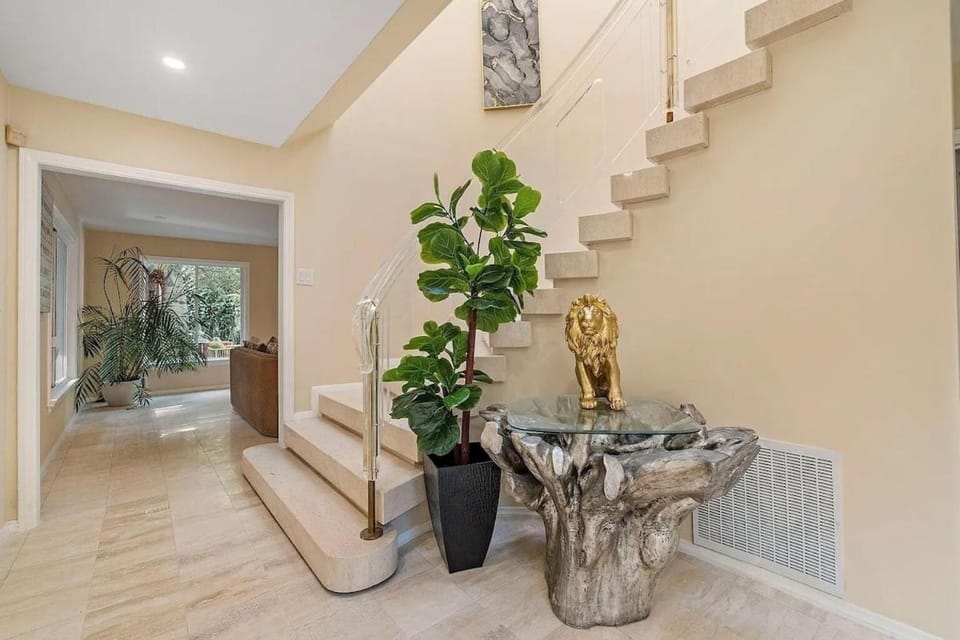 The Sinatra House- Fully Furnished! Villa in Beverly Hills