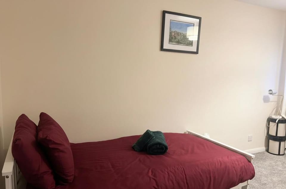 Modern Maidenhead Retreat, 3Bed, 1 Bath Apartment in Maidenhead