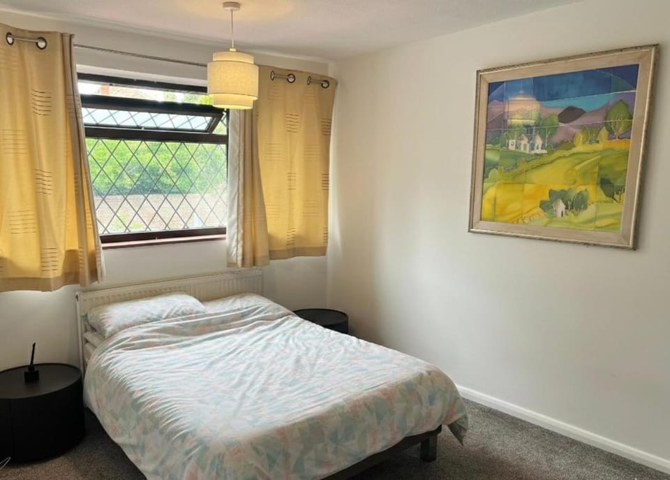 Modern Maidenhead Retreat, 3Bed, 1 Bath Apartment in Maidenhead