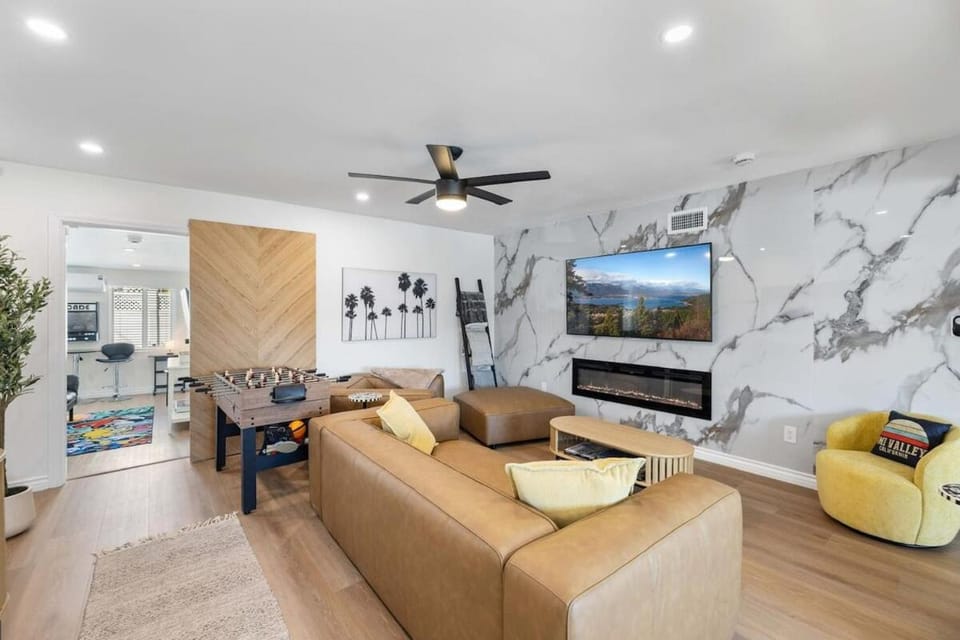 Private 3BR Home - Hot Tub, Yard, Arcade & Parking House in Simi Valley