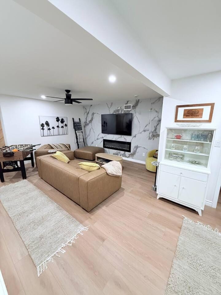 Private 3BR Home - Hot Tub, Yard, Arcade & Parking House in Simi Valley
