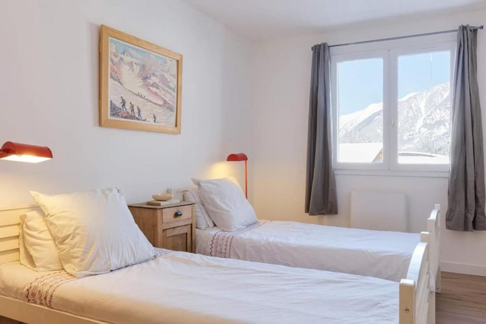 Les Choucas Spacieux 2CH Parking Calme Vues 5mn centre Apartment in Chamonix