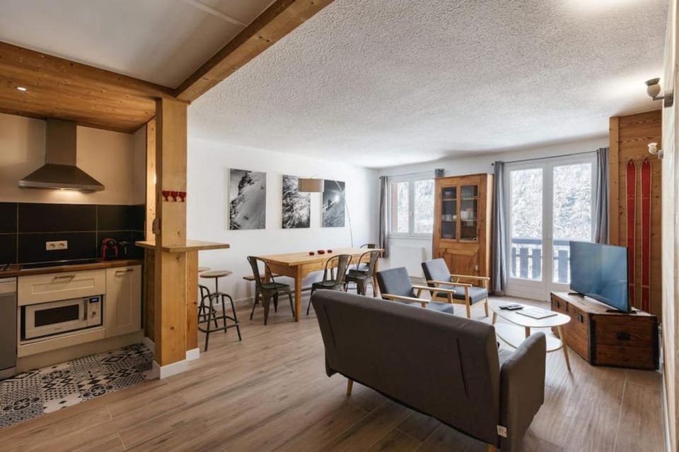 Les Choucas Spacieux 2CH Parking Calme Vues 5mn centre Apartment in Chamonix