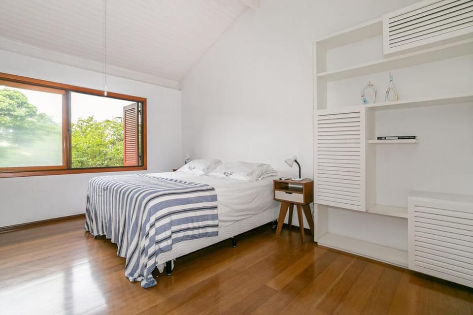 Casa em meio a natureza com vista para mar e lagoa House in Florianopolis
