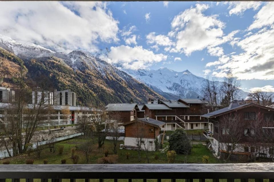 Vallee Blanche Central 4pax Vue MtBlanc Parking 400m Remontee Apartment in Chamonix