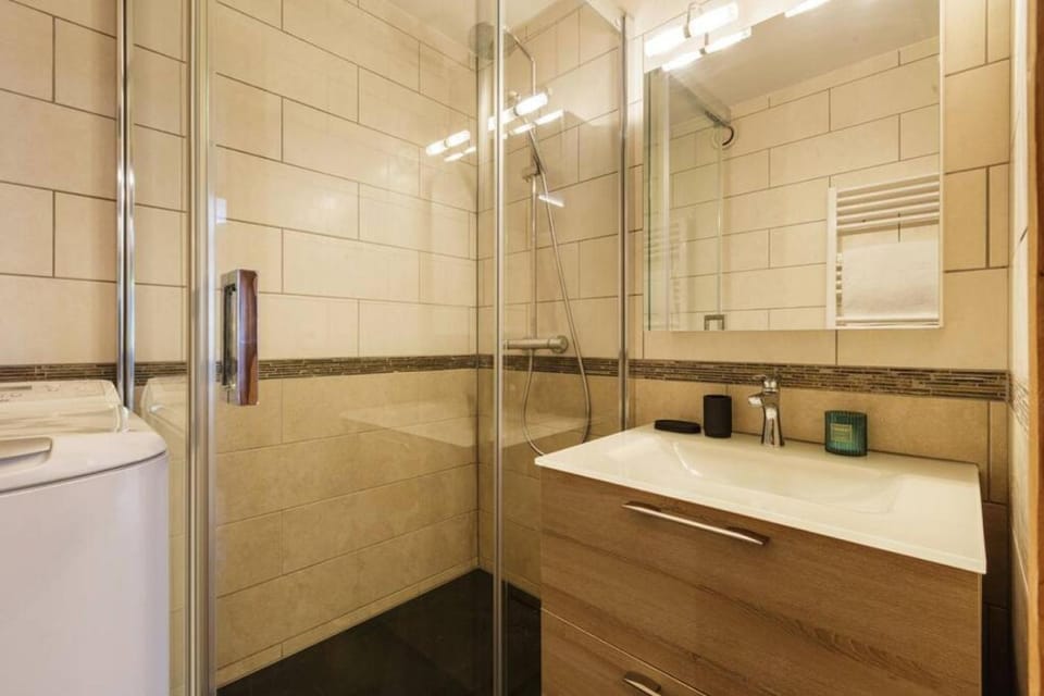 Closy Modern 4pax Pied Piste Centre Balcon Parking Apartment in Chamonix