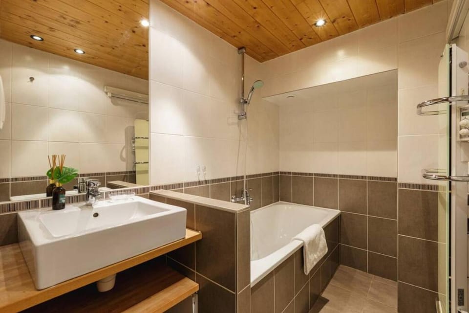 Chavants Apart 3CH Famille Pied Piste Piscine Parking Apartment in Les Houches