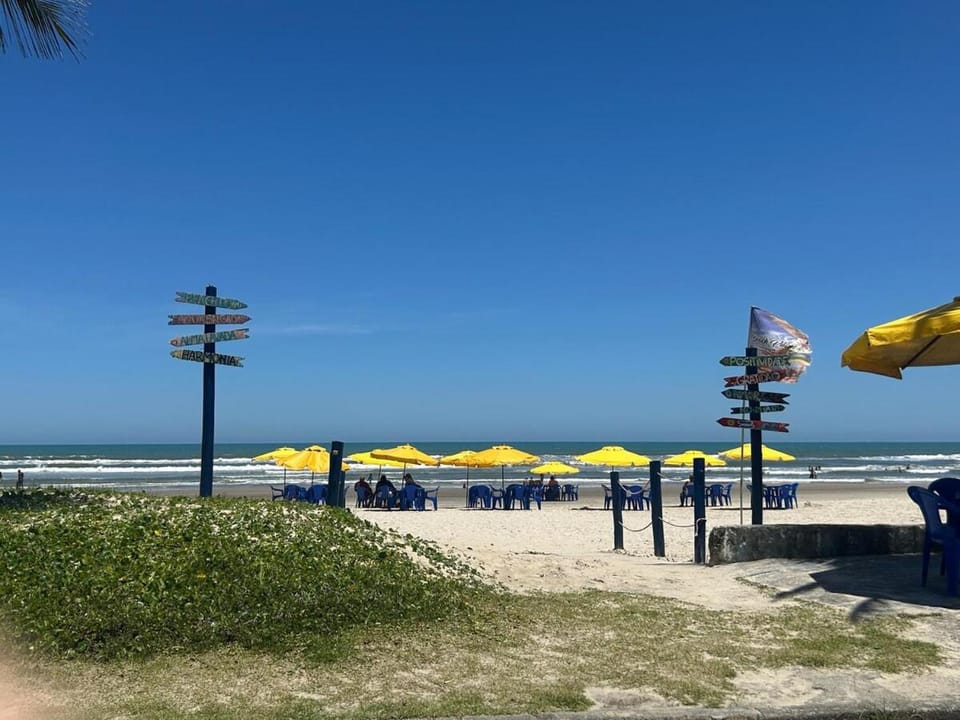 Casa pé na areia com piscina House in Itanhaém