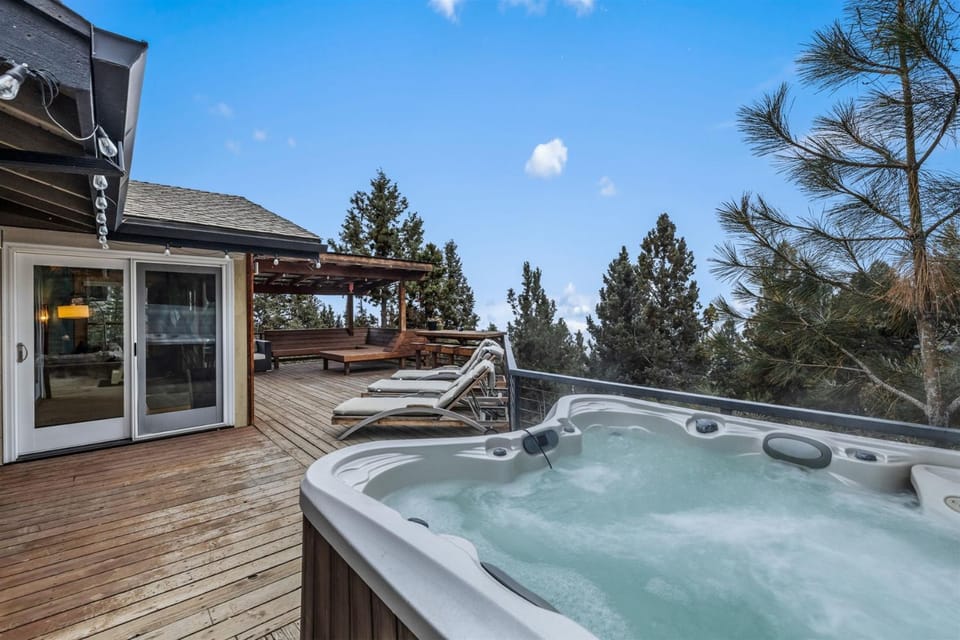 Bluebird Day - Trenton View House in Bend
