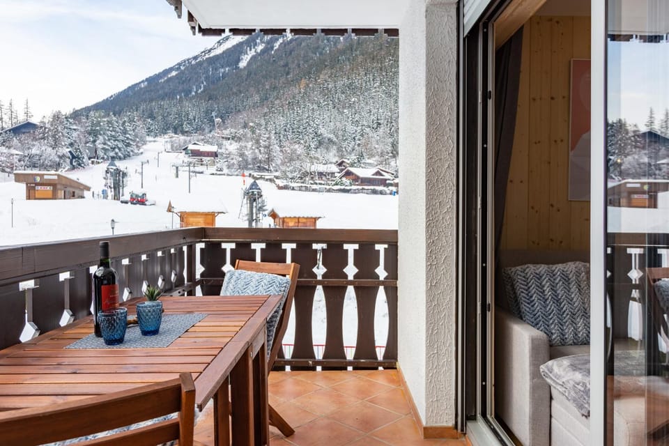 Savoy Cosy 1CH pied pistes Hypercentre Vue MtBlanc Apartment in Chamonix