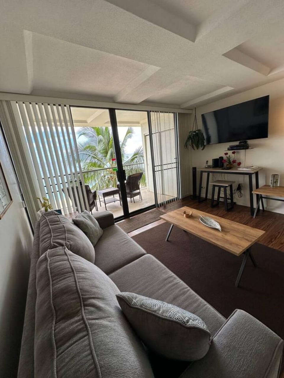 TV and multimedia, Living room, Evening entertainment